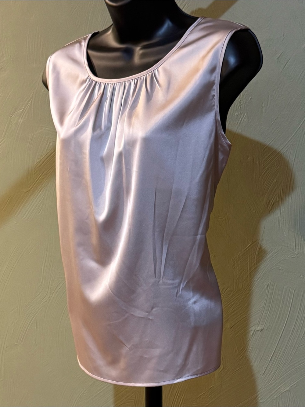 Calvin Klein Satin Sleeveless Blouse Pleated Scoop Neck Champagne Gold Size M - Picture 3 of 12